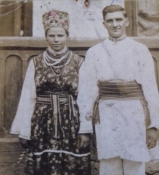 Ставчанське весілля, 20-ті роки, на чоловікові – крайка (тканий широкий пояс)