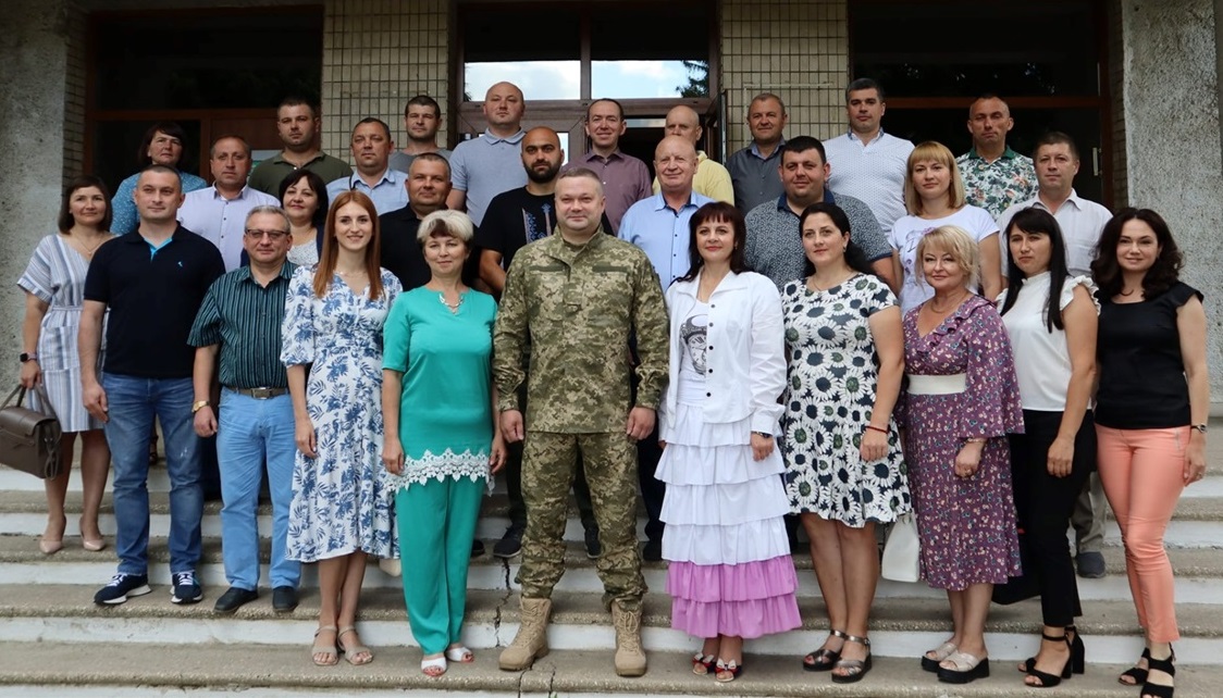 Фото після сесії з керівництвом і депутатами Кіцманської міської ради. 