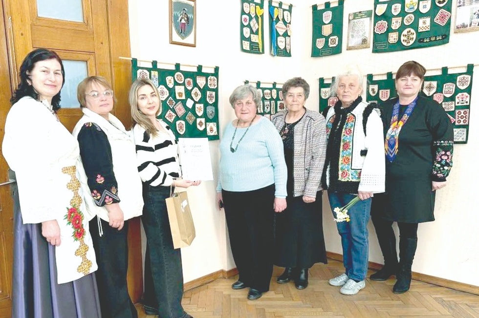 До цієї важливої ініціативи долучилися й працівники КЗ «Центр культури та дозвілля» Мамаївської сільської ради. Наші вишивальниці разом із майстринями з усієї країни вкладали у свої роботи душу, зберігаючи традиції та передаючи силу української вишивки.