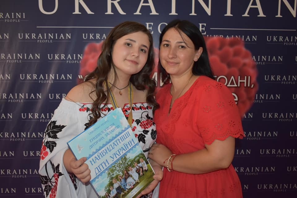 Анастасія з мамою Юлією.