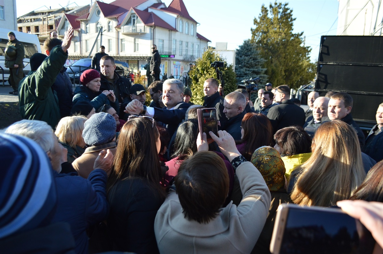 Вперше в Кіцмань приїжджав президент. Тепер уже колишній, Петро Порошенко.