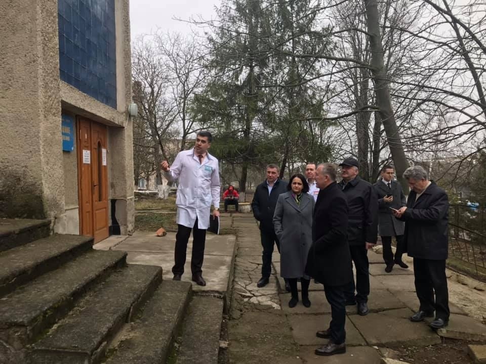 Приміщення інфекційного відділення цього тижня оглядав голова ОДА Сергій Осачук та керівники Кіцманського району.