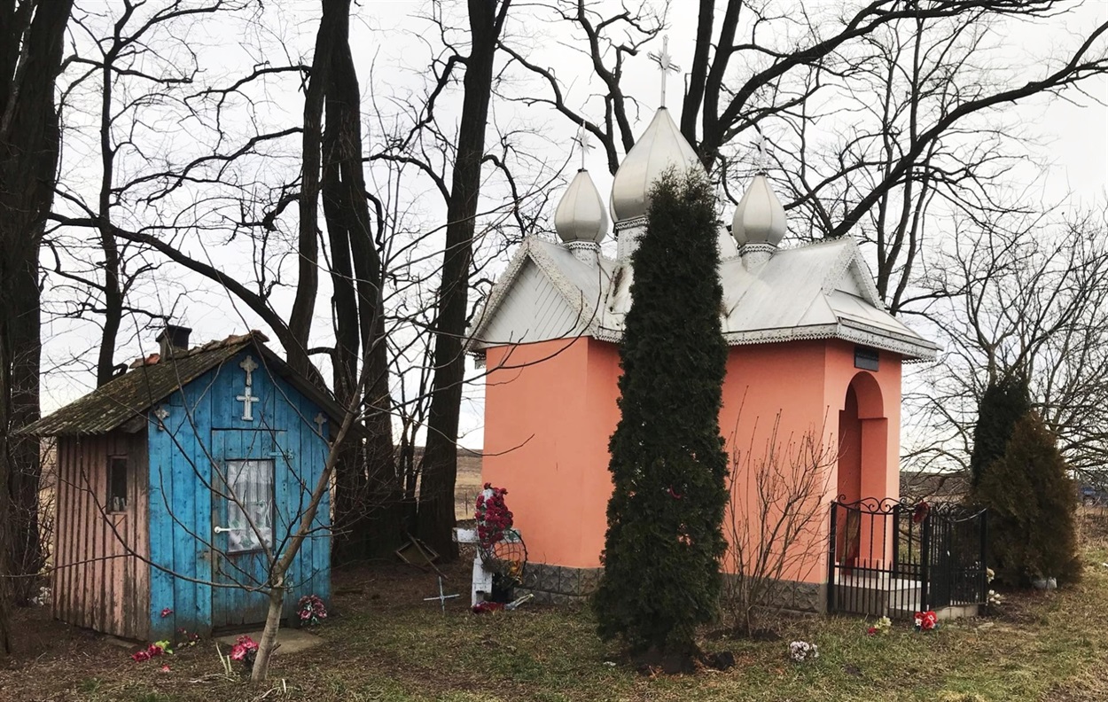 Каплички в Ізворах.