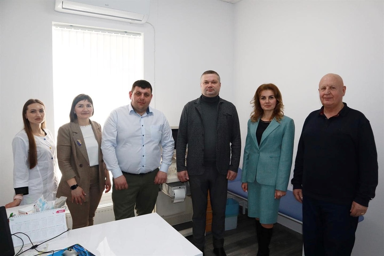 З робочим візитом у КНП «Кіцманський центр первинної медичної допомоги» завітали міський голова Кіцманської територіальної громади Сергій Булега, заступники міського голови Олександр Марусяк та Юрій Косар.