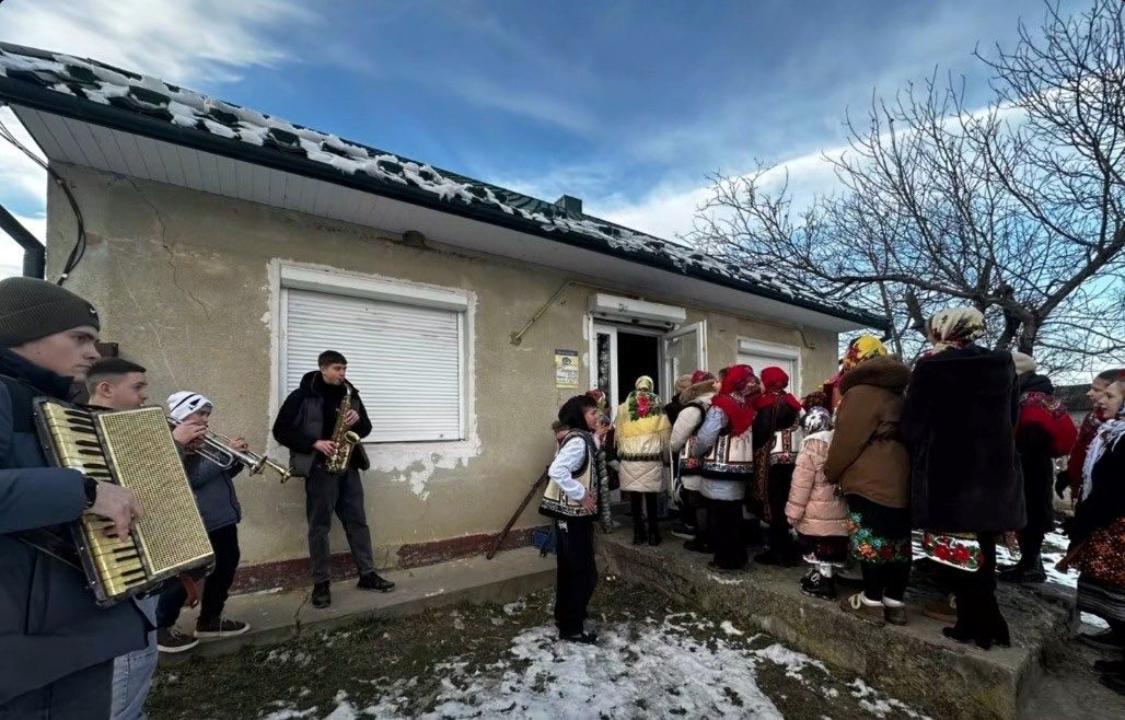 У Брусницькій громаді колядували і зібрали понад 60 тисяч гривень на ЗСУ