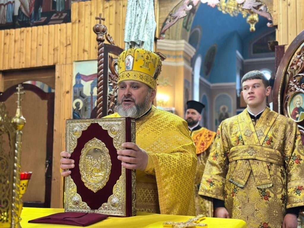 Архієрейське богослужіння відбулося Ошихлібах з нагоди 20-ї річниці заснування релігійної громади