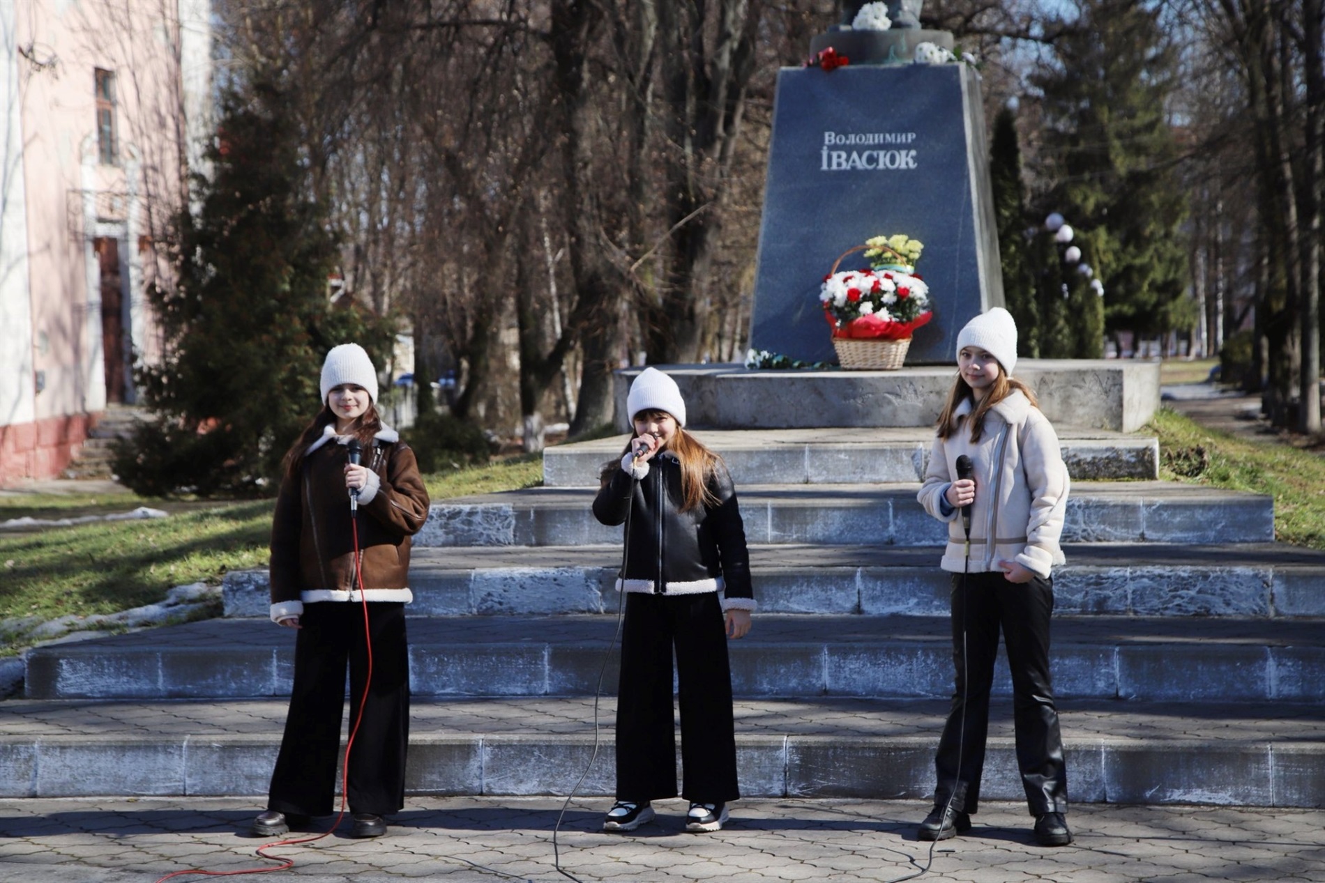 У Кіцмані вшанували видатного земляка: Володимирові Івасюку виповнилося б 77 років