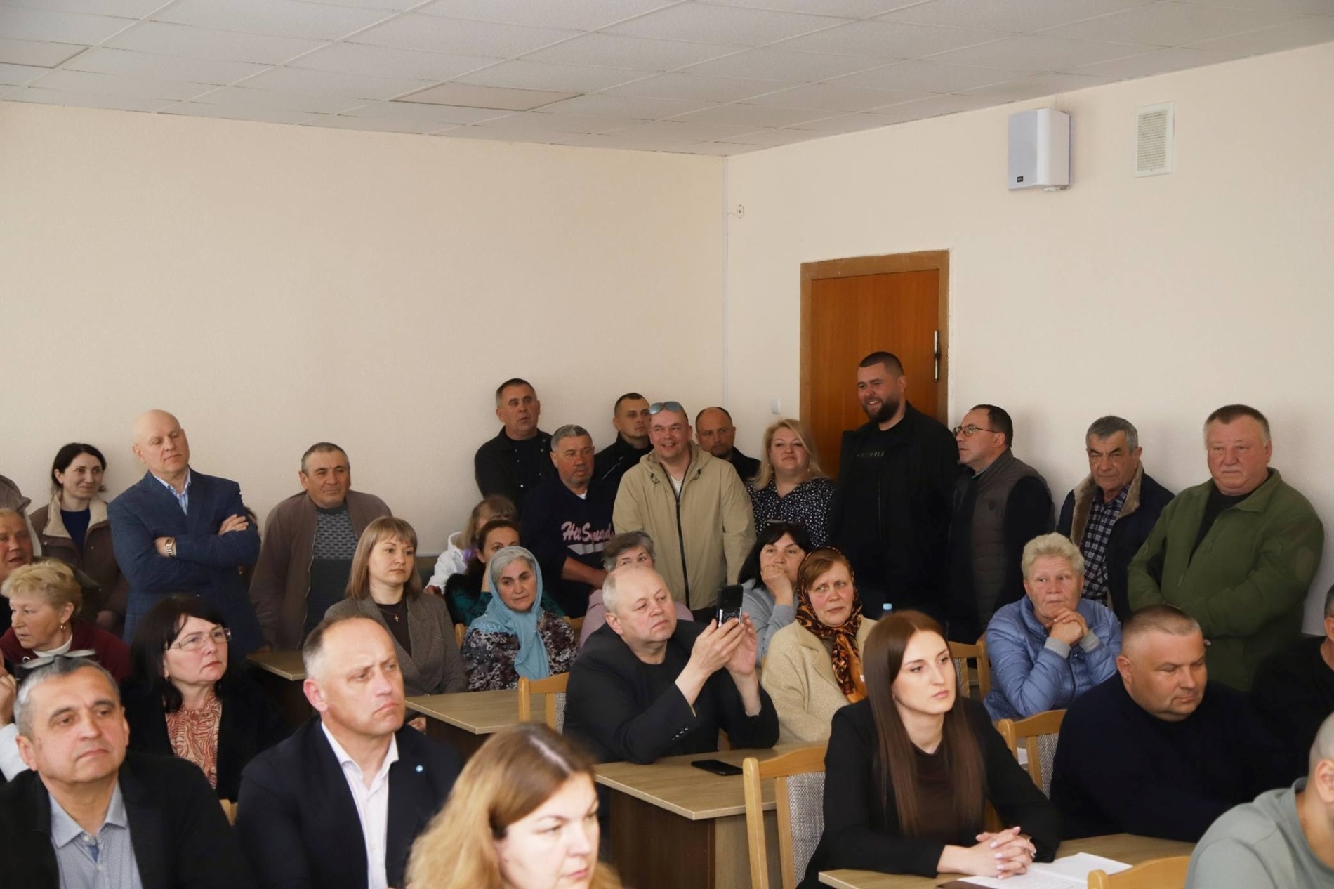 На сесії Кіцманської міської ради проголосували за звільнення гендиректора лікарні В.Хромюка