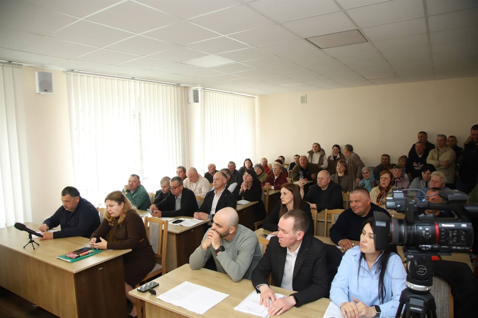 На сесії Кіцманської міської ради проголосували за звільнення гендиректора лікарні В.Хромюка